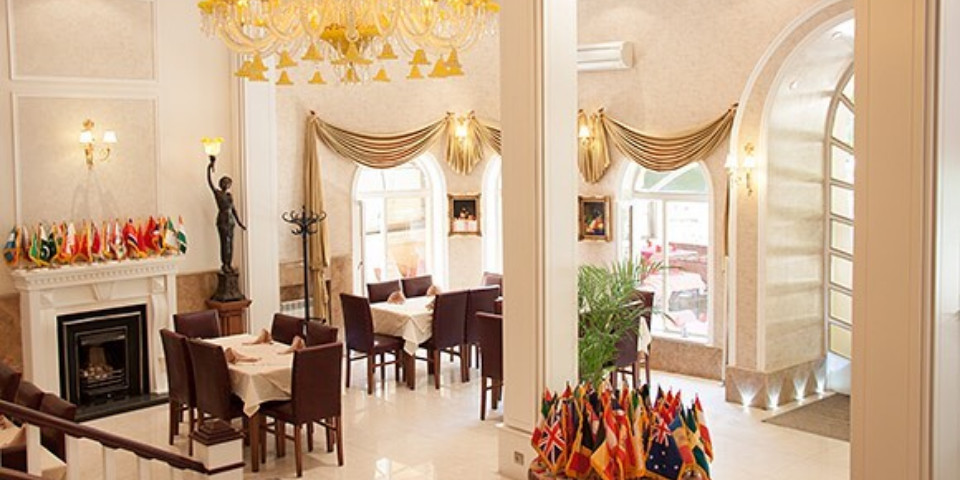Koohpaye historic dining room